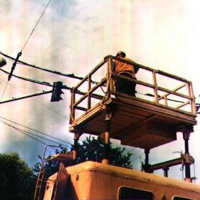 Repairing the powerlines of the trolleybus system on Ralna Bulvar