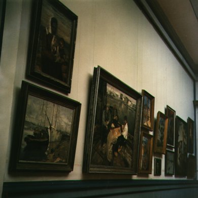 The arrangement of paintings in the museum for foreign art on Pils Laukums